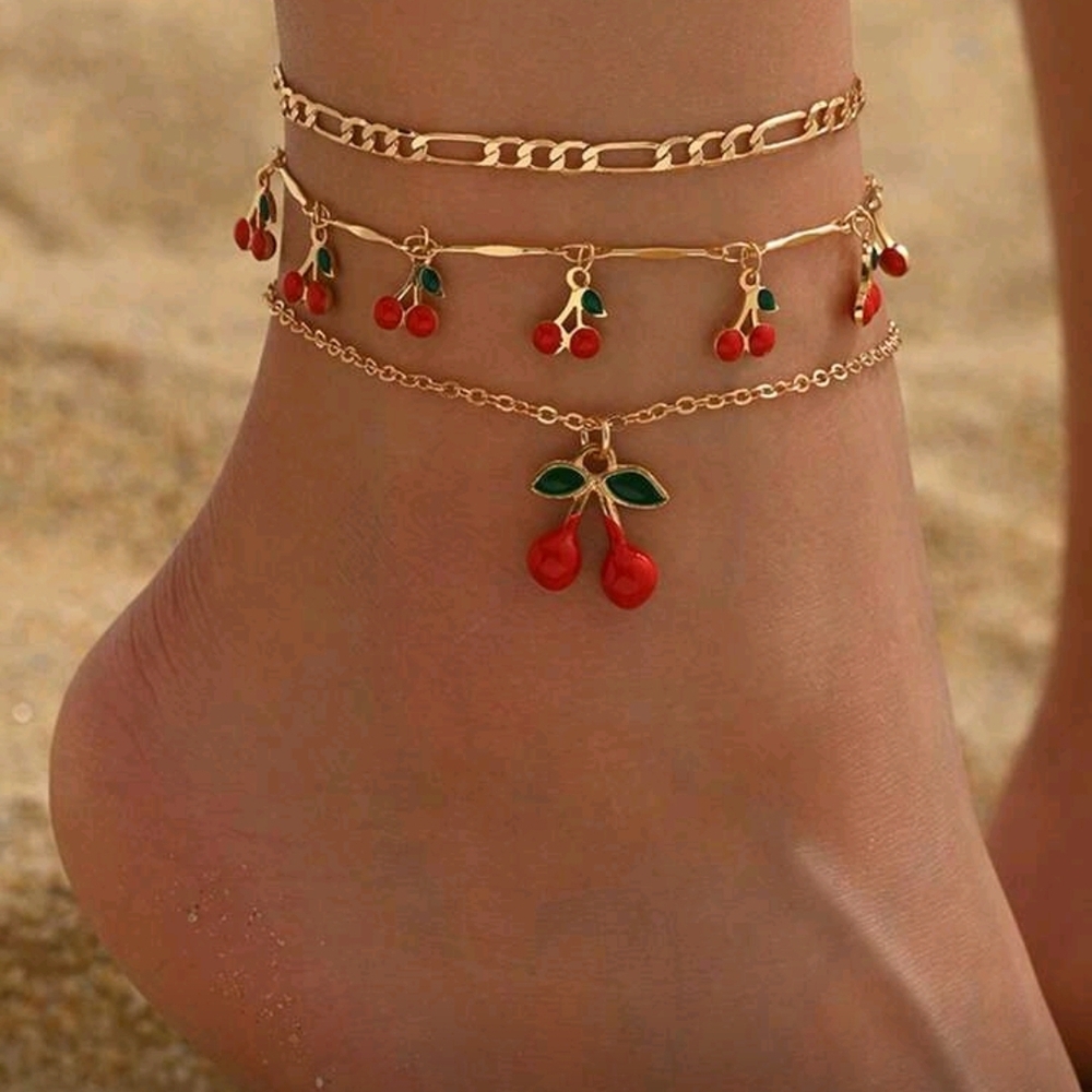 PRICE DROP👇🏼 Cherry Charm Gold Anklet Set